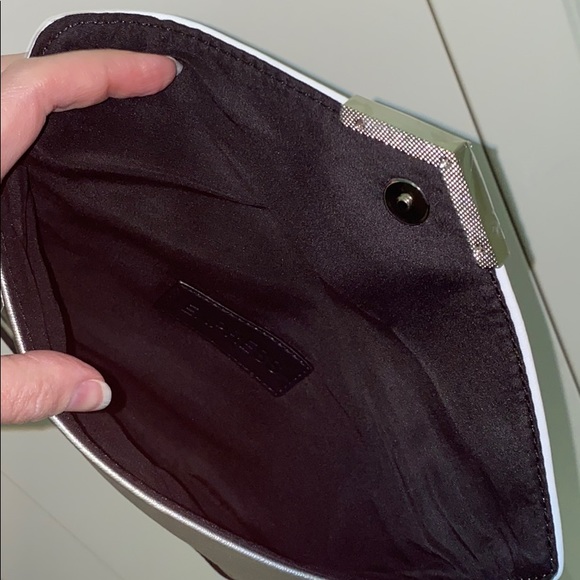 NWT Express envelope wristlet - Picture 7 of 8